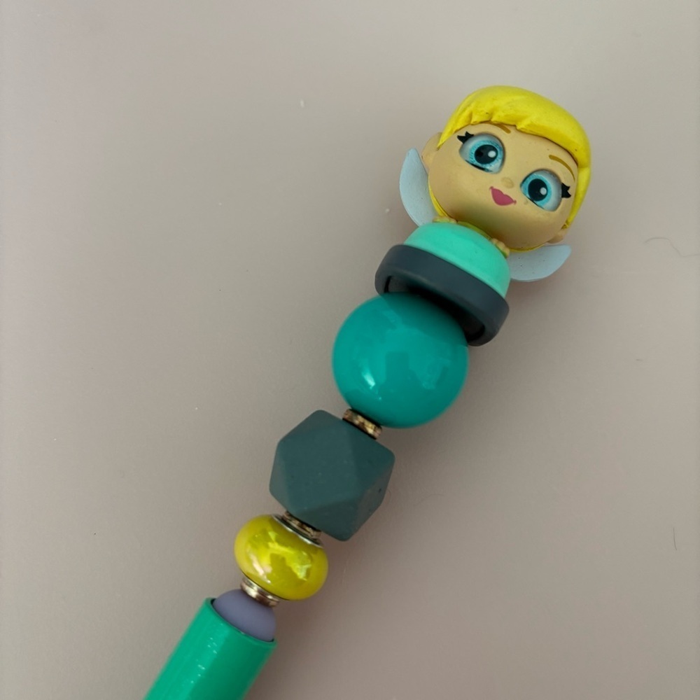 Disney Doorables: TinkerBell Fairies: Tinkerbell in car handmade beaded pen